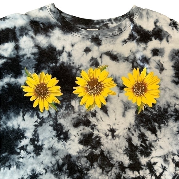 🎉 SALE NO Boundaries Sunflower Cropped Long Sleeve Tee - Picture 2 of 5